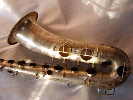 Tenor saxofón Athletic počas opravy