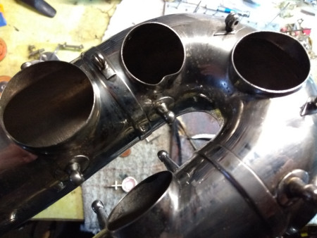 Deformovaný tónový otvor