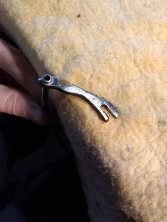 Zospájkovanie zlomeného tiahla Bb klapky na saxofón