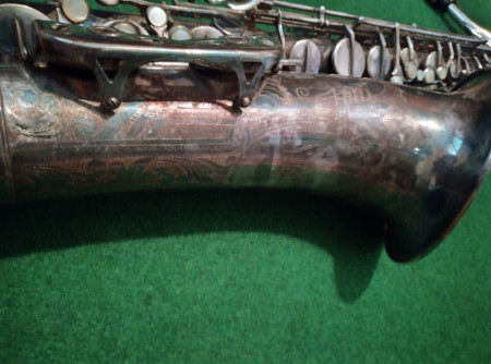 Postriebrený povrch znečistený