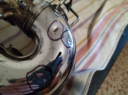 Deformácie po páde saxofónu