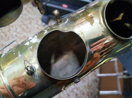 Deformovaný tónový otvor