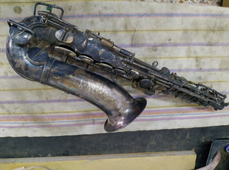 Francúzsky alt saxofón pred opravou